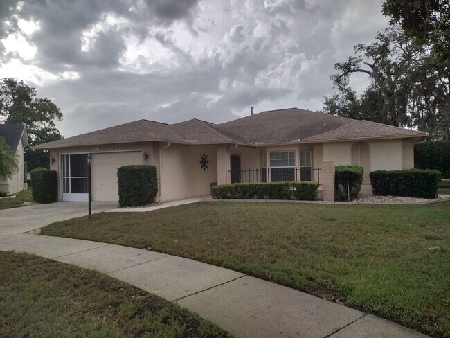 Building Photo - 2 bedroom 2 bathroom Large House for rent ...