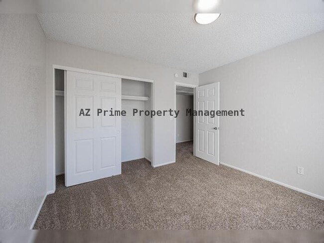 Building Photo - 4828 W Orangewood Ave