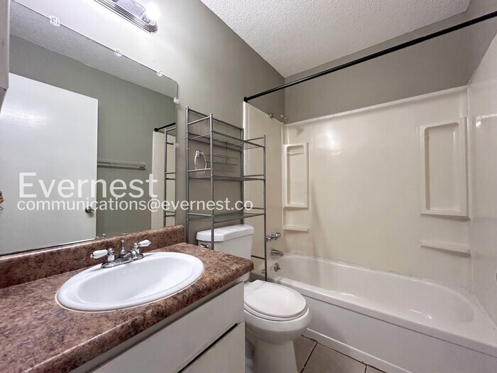Building Photo - 396 Promenade Ct