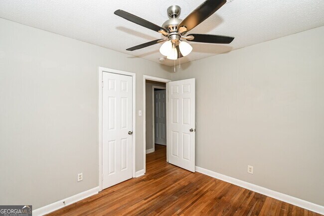 Building Photo - 3990 Rutgers Dr SW