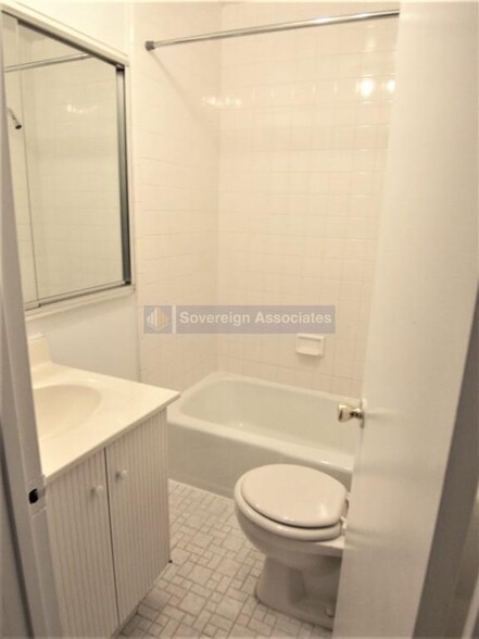 Building Photo - 605 W 112th St