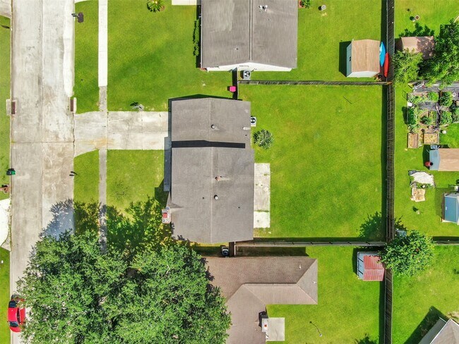 Building Photo - 23814 English Oak Dr