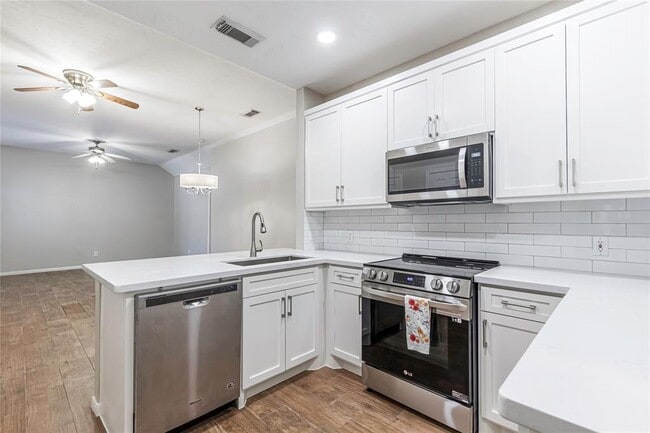 Building Photo - 725 Cedarwood Dr