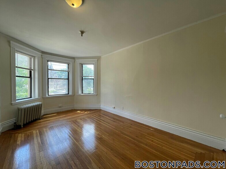 Building Photo - 1111 Boylston St