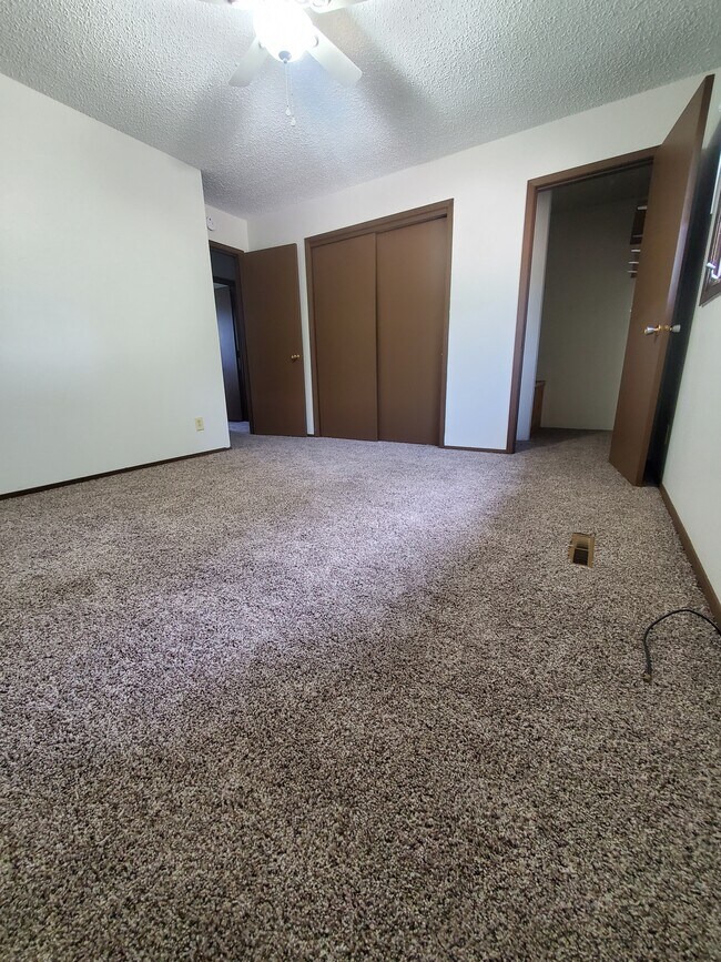 Building Photo - 310 Clymer Rd