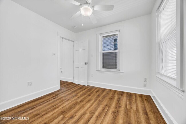 Building Photo - 103 17th Ave