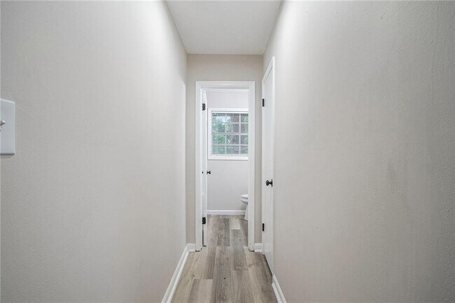 Building Photo - 2243 7 Oaks Cir