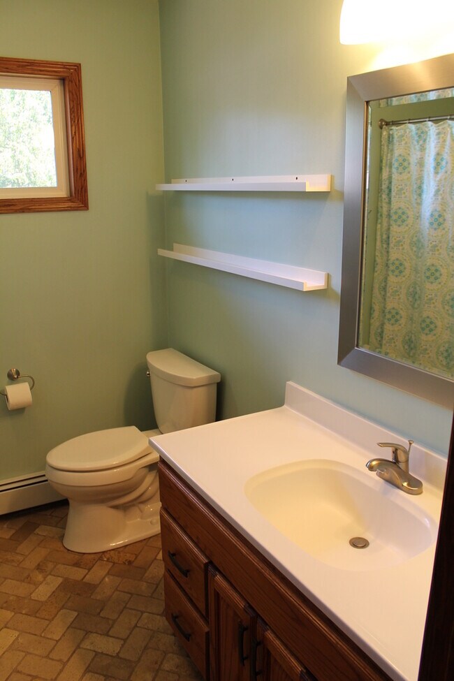 Building Photo - Avail May 1st. SW Rochester 3 bedroom 2 bath home, giant 2 car garage