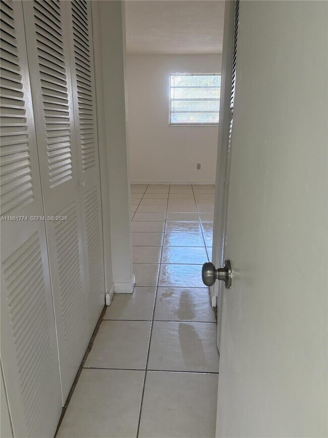 Building Photo - 1350 NE 119th St