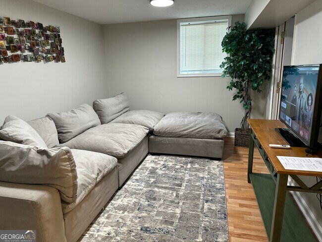 Building Photo - 1613 Apple Valley Dr