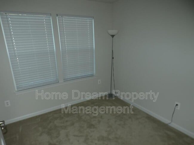 Building Photo - 6304 Crittenden Ln