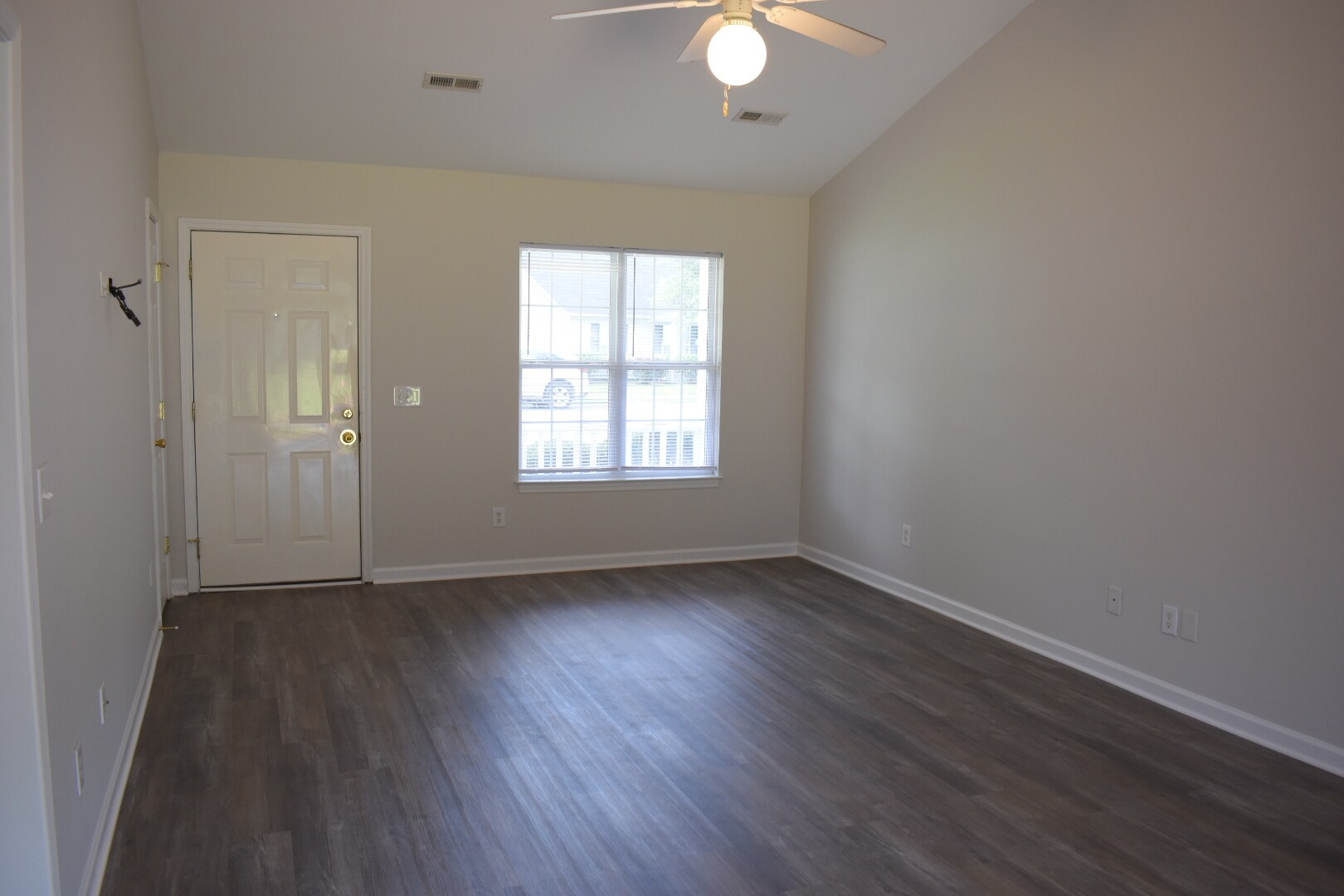 Building Photo - 708 Tabor Ln
