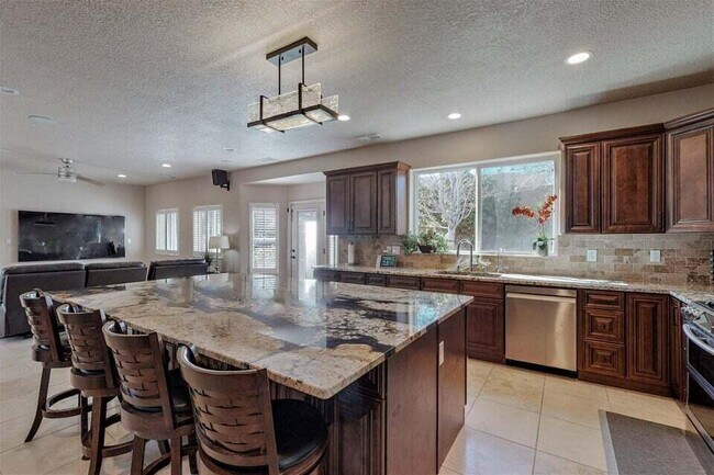 Building Photo - 8804 Vallejo Pl NE