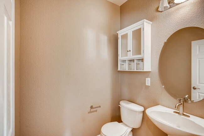 Building Photo - Gorgeous light and bright home in desirable Hearth neighborhood