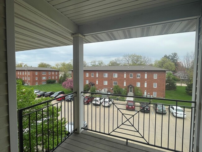Building Photo - AVAILABLE NOW!!!  Beautiful 2 bedroom, 2 b...