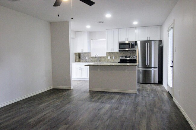 Building Photo - 10915 Roandale Dr