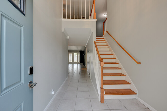 Building Photo - 911 River Hill