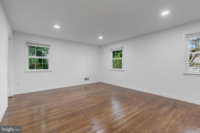 Building Photo - 1402 Mullins St