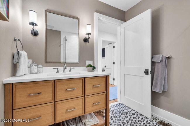 Building Photo - 802 1st Ave