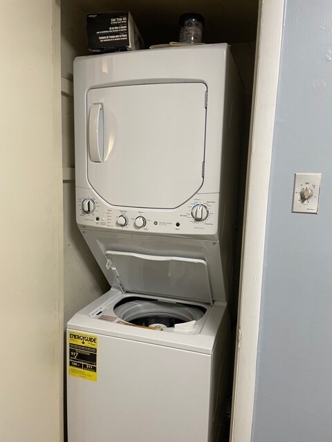 laundry machine - 1010 Scott Blvd