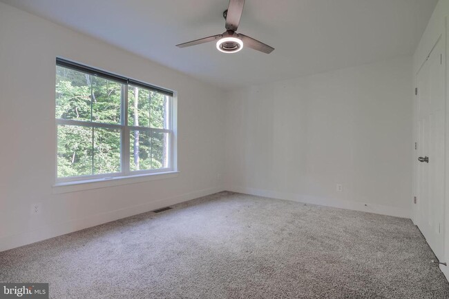 Building Photo - 617 Snapdragon Ct