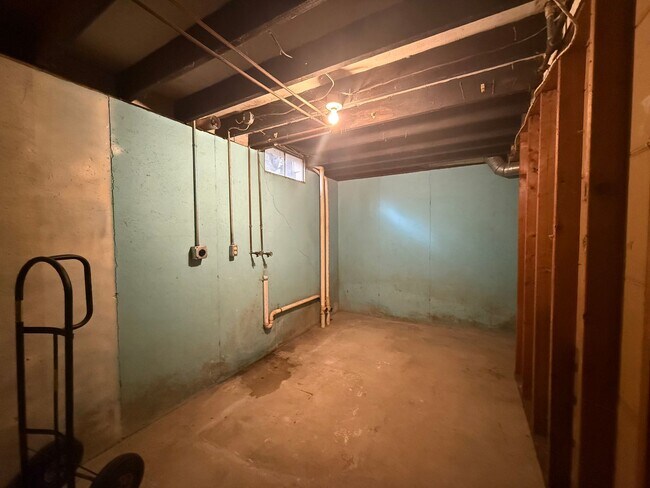 Building Photo - 2 Bedroom Duplex In Wyoming Available December 1st