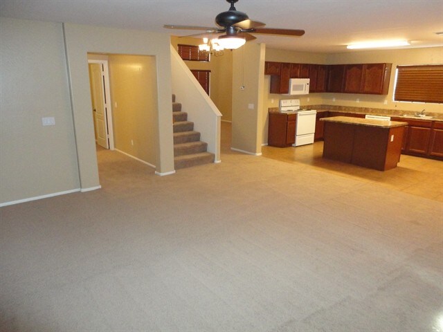 Building Photo - 433 E Penny Ln