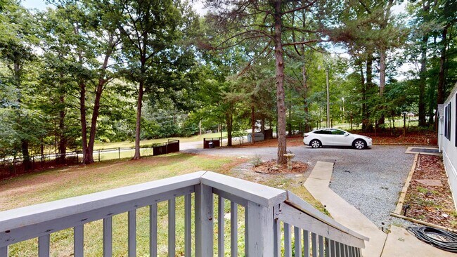 Building Photo - 4120 Glenola Dr