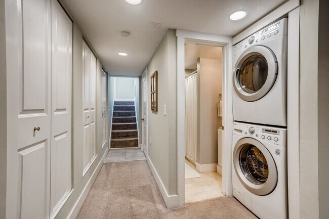 Building Photo - Remodeled Home in Berkeley/Mountain View Neighborhood