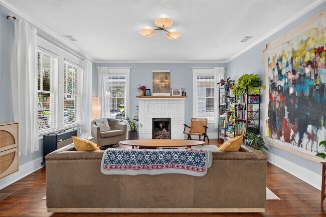 Building Photo - 305 E 54th St