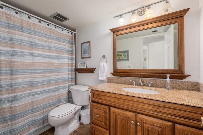 Building Photo - 2426 E Sahuaro Dr