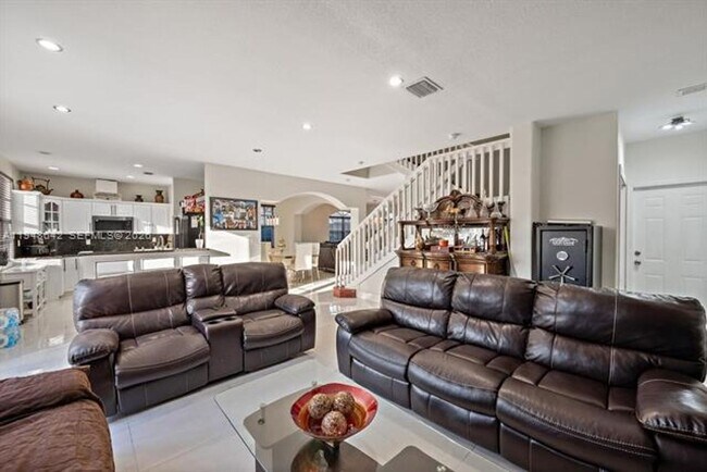 Building Photo - 1360 SW 142nd Ave