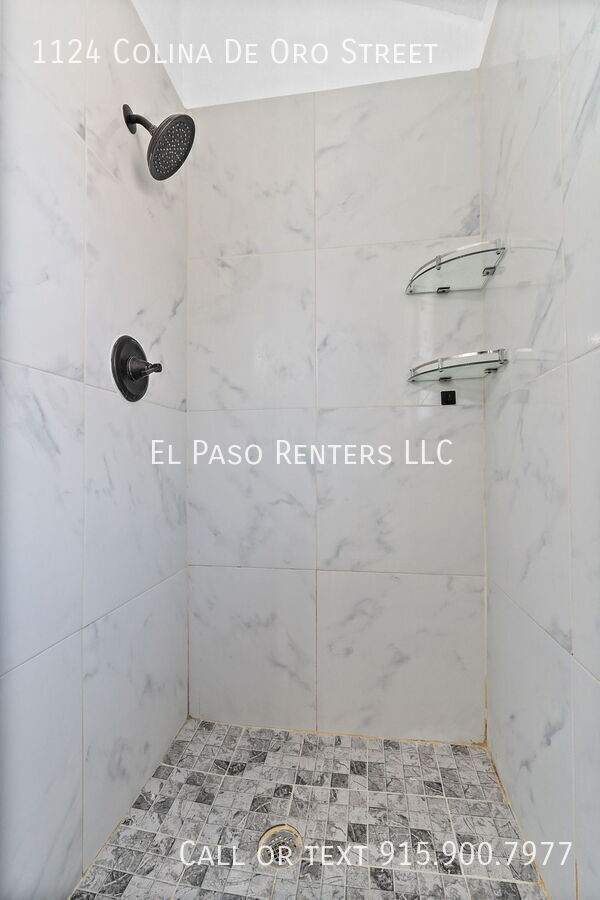 Building Photo - 1124 Colina De Oro St