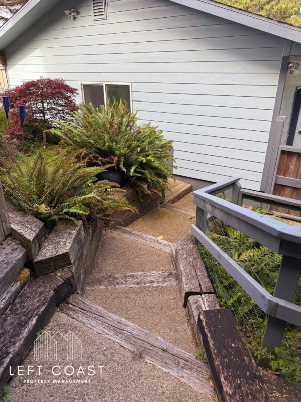 Building Photo - 6215 NE Oar Dr