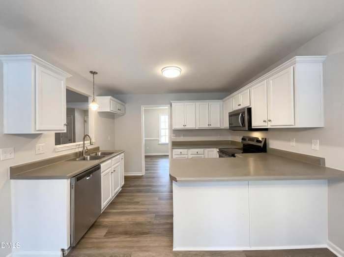 Building Photo - 100 Broken Lance Dr