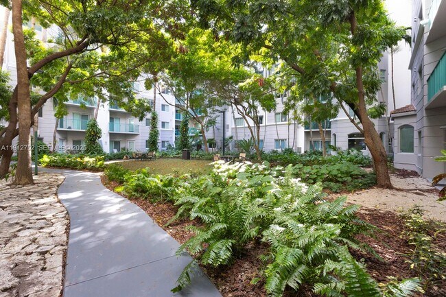 Building Photo - 6001 SW 70th St