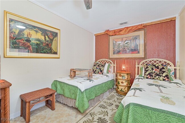 Building Photo - 572 105th Ave N