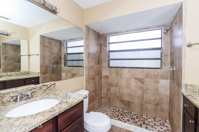 Building Photo - 1616 Clover Cir