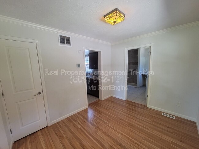 Building Photo - 414 Douglass Ave