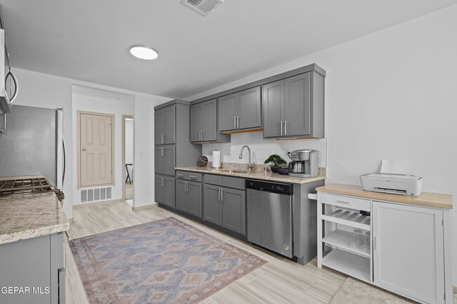 Building Photo - 13154 Emerald Isle St