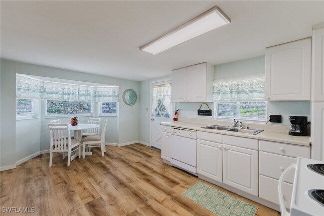 Building Photo - 950 San Carlos Dr