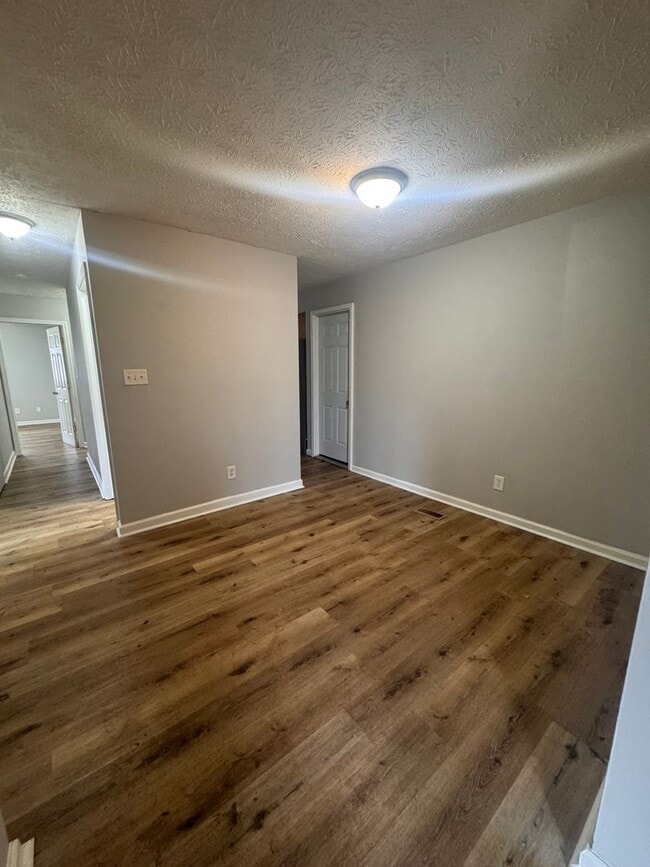 Building Photo - 1901-1903 Circle Kelly Jo