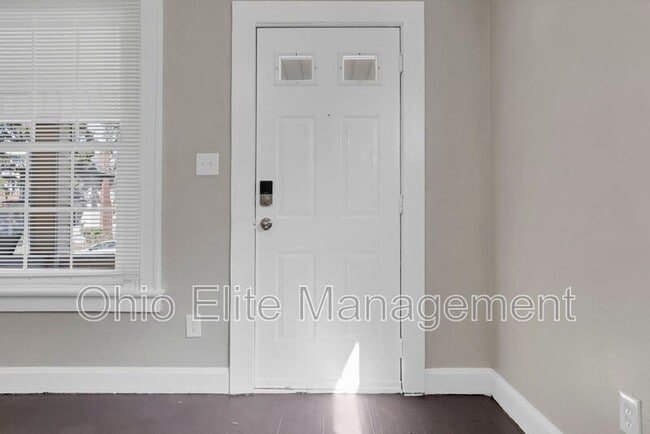 Building Photo - 793 E Starr Ave