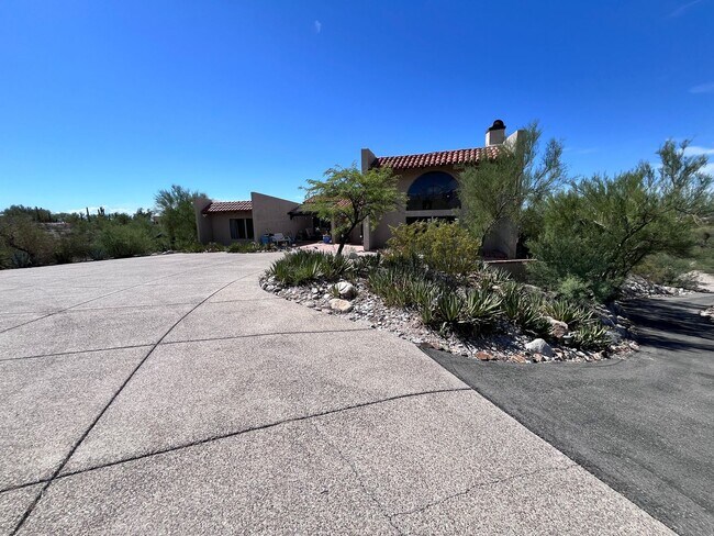 Building Photo - Catalina Foothills- 3 bedroom/ 3 bathroom ...