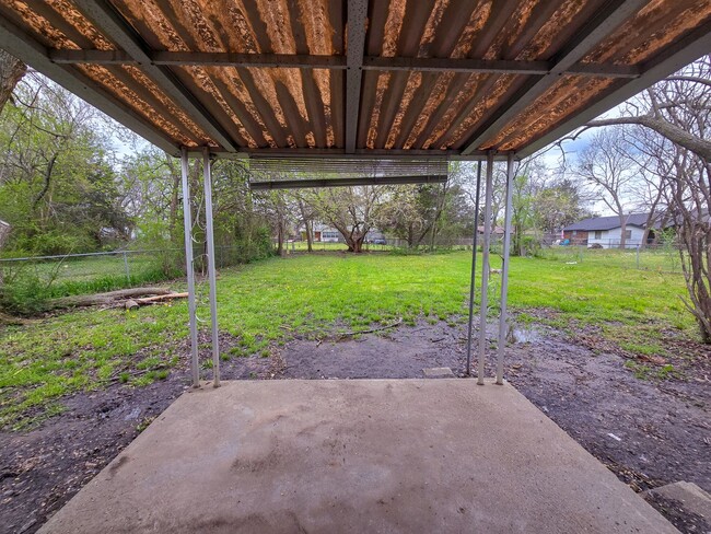 Building Photo - Beautifully remodeled 3 bed 1.5 bath home ...