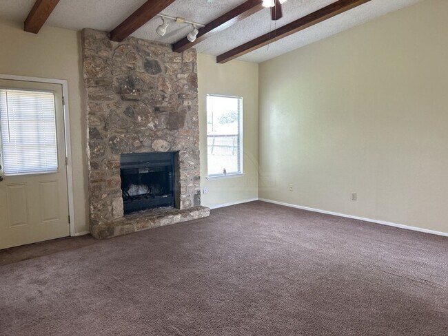 Building Photo - 2607 Poage Ave