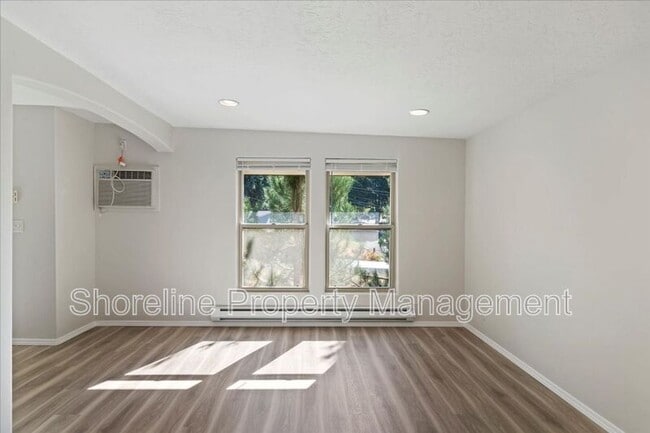 Building Photo - 2607 N Lancaster Dr