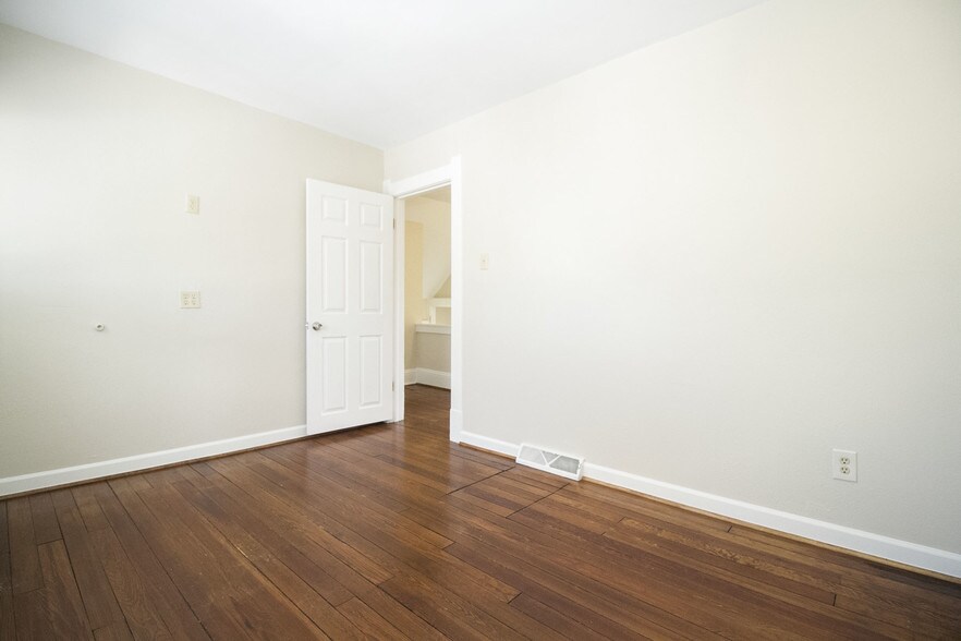 Building Photo - 4015 Eastway St