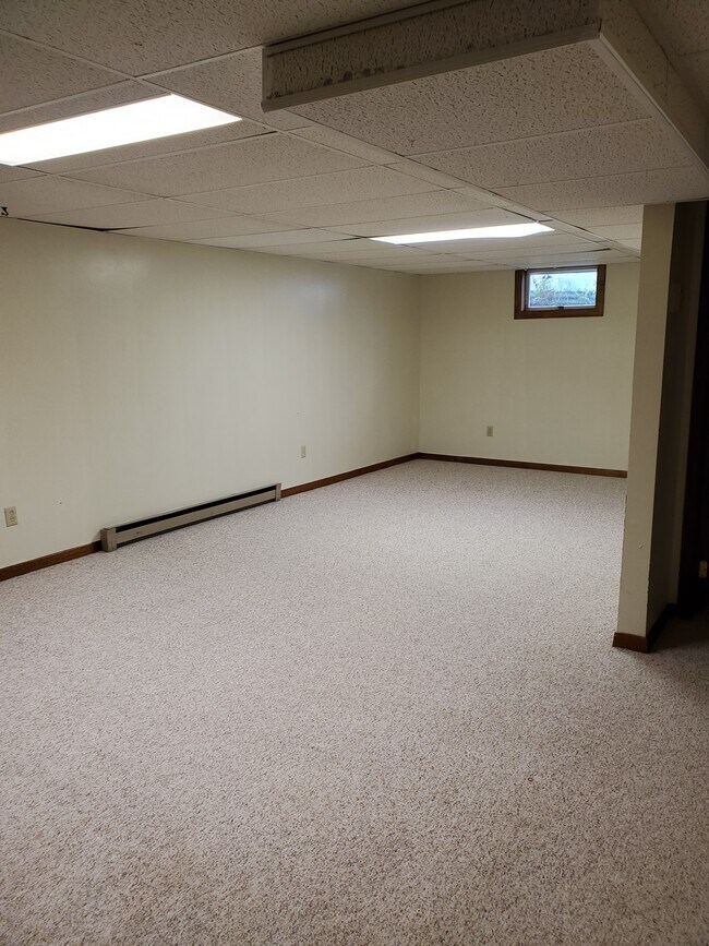 Family Room - 1320 35th Ave S