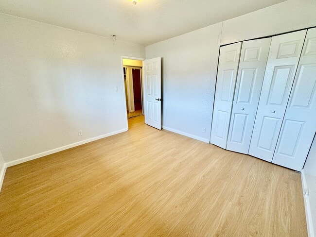 Building Photo - 2863 Brookdale Ave